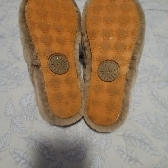 UGG Grey Fluffy Slippers with Logo Strap - Picture 5 of 8